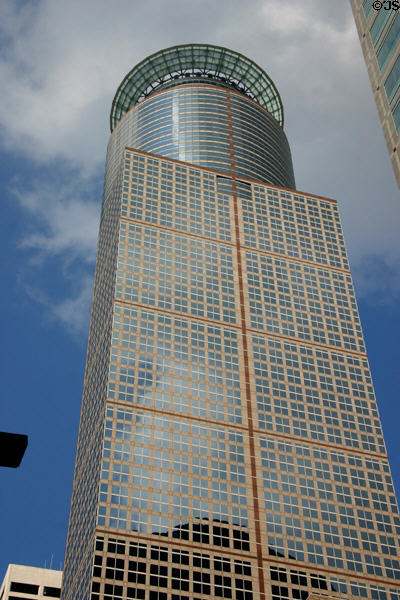 225 South Sixth Street (1992) (56 floors). Minneapolis, MN. Architect: HKS Inc. + Pei Cobb Freed & Partners.