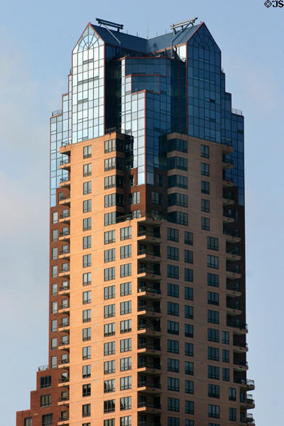 Jackson Tower (1986) (46 floors) (168-172 East 6th St.). St. Paul, MN. Architect: Miller Hanson Partners.