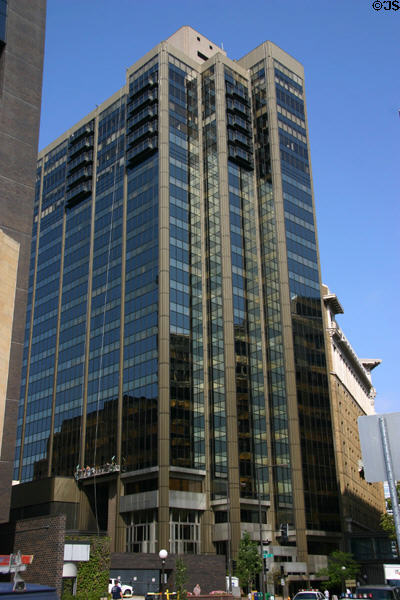 Landmark Towers (1983) (25 floors) (345 St. Peter St.). St. Paul, MN. Architect: BRW.