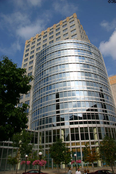 St Paul Travelers Building (1991) (17 floors) (385 Washington St.). St. Paul, MN. Architect: Kohn Pedersen Fox Assoc. PC.