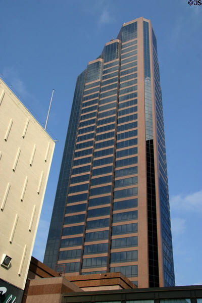 Wells Fargo Place (1987) (37 floors) (30 East 7th St.). St. Paul, MN. Architect: Winsor/Faricy Architects + WZMH Architects.