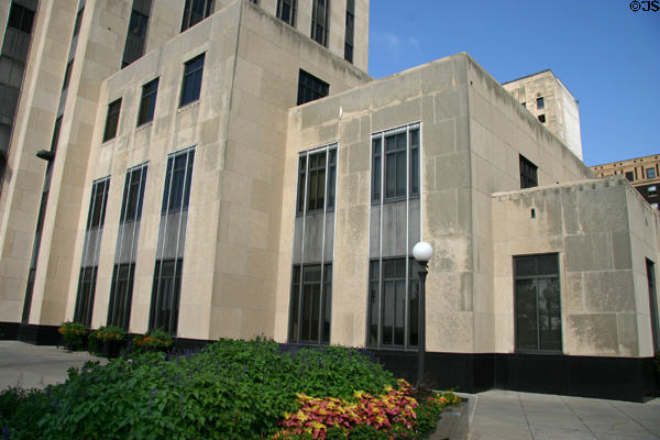 St Paul City Hall & County Courthouse (1932) (21 floors) (15 West Kellogg Blvd.). St. Paul, MN. Style: Moderne. Architect: Ellerbe & Company + Holabird & Roche.