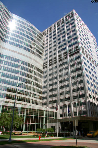 Gonda Building of Mayo Clinic (2001) (21 floors) (100 3rd Avenue SW). Rochester, MN. Architect: Cesar Pelli & Assoc. Architects + Ellerbe Becket, Inc..