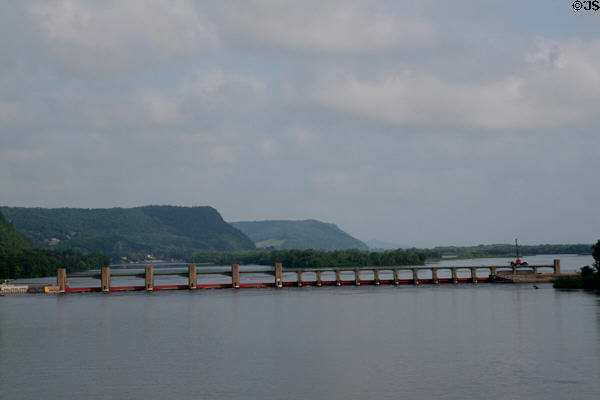 Dam on the Mississippi River seen from Interstate 90 near French Island on Wisconsin-Minnesota border. MN.