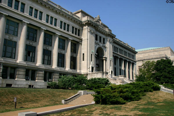 Municipal Courts (1908) (1320 Market St.). St Louis, MO. Architect: Isaac S. Taylor.