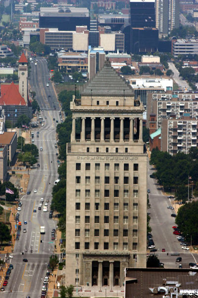Civil Courts Building (1929) (13 floors) (10 North Tucker Blvd.). St Louis, MO. Architect: Klipstein & Rathmann.