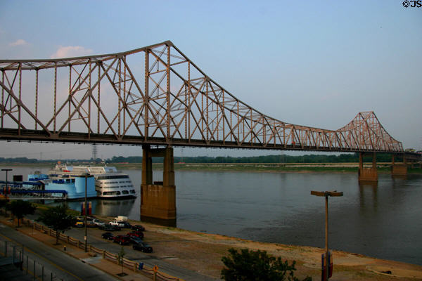 Martin Luther King Bridge (former Veterans or Rte 66 Bridge) (1951) (1,200m / 4,000ft) over Mississippi River at St. Louis is cantilever truss bridge. St Louis, MO.