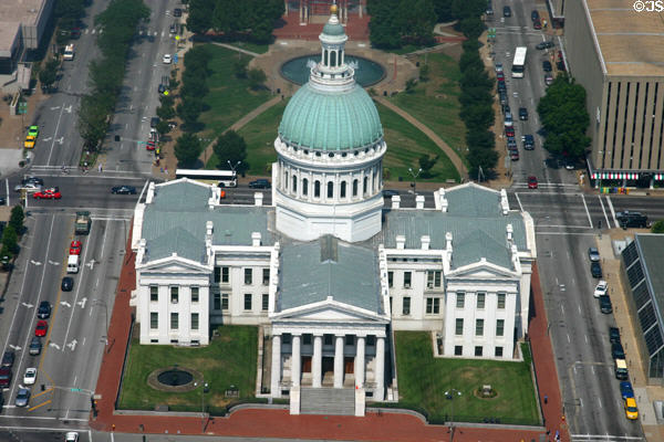 Old St. Louis County Courthouse (1828) seen from atop Gateway Arch. St Louis, MO.