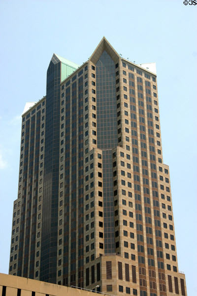 One Metropolitan Square (1989) (42 floors) (211 North Broadway). St Louis, MO.
