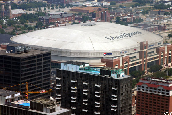 Edward Jones Dome (1993) (701 Convention Plaza Dr.). St Louis, MO. Architect: HOK Sport.