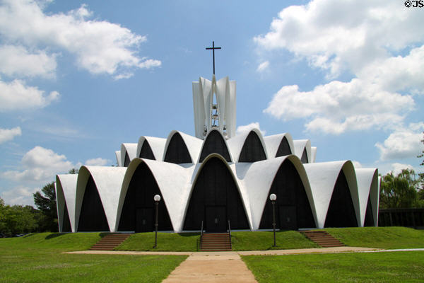 Priory Chapel (1962) (500 South Mason Road). St. Louis, MO. Architect: Hellmuth, Obata & Kassabaum.