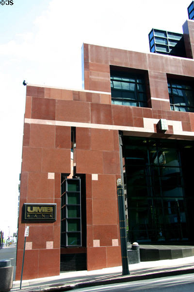 Stepped facade of UMB Bank (Walnut at 11th Sts.). Kansas City, MO.