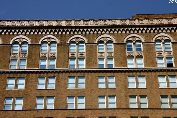 Hanover Building (former Kansas City Stock Land Bank) (1923) (13 floors) (15 West 10th St.). Kansas City, MO. Architect: Keene & Simpson.
