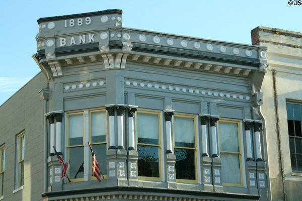 Upper floor details of Bank Building (1889) (401 Main St.). Natchez, MS.