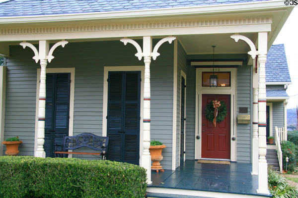 Cottage (1023 Main St.). Vicksburg, MS. On National Register.