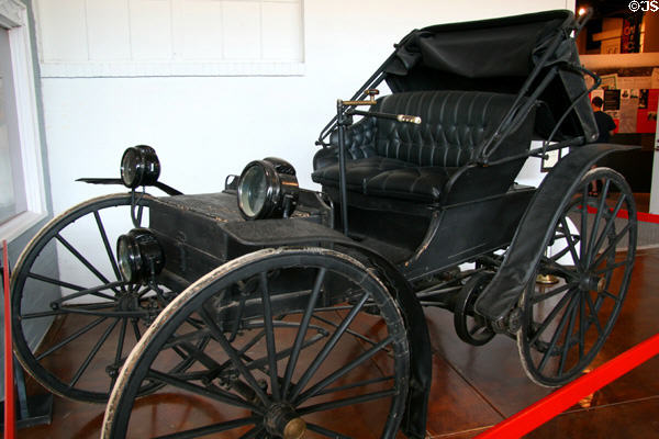 Holsman Motor Car (1906) from Chicago at Durham Western Heritage Museum. Omaha, NE.