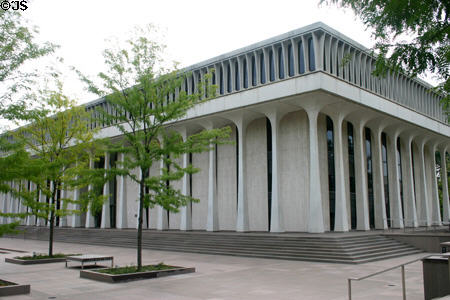 Robertson Hall (1965) site of Woodrow Wilson School of Public & International Affairs. NJ. Style: Modern. Architect: Minoru Yamasaki.