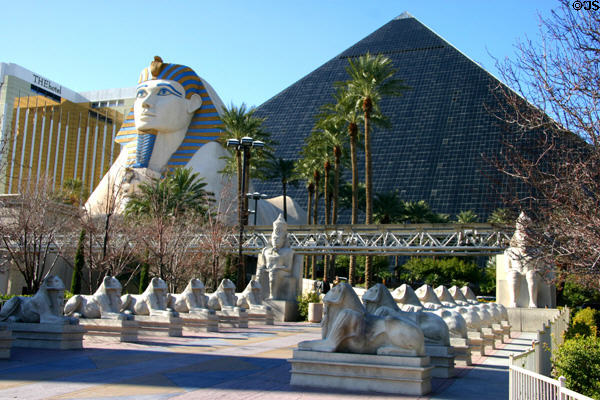 Luxor Pyramid (1993) (30 floors) (3900 Las Vegas Blvd. South). Las Vegas, NV. Architect: Veldon Simpson-Architect, Inc. + Veldon Simpson-Architect, Inc..