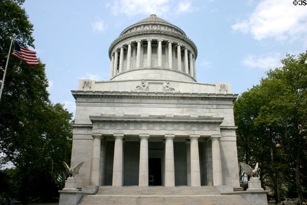 Grant's Tomb (1897) (Riverside Dr. at W. 122nd St.). New York, NY. Style: Neoclassical. Architect: John H. Duncan. On National Register.