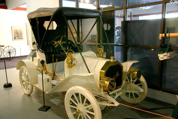 Buick Model 10 Runabout (1908) at Curtiss Museum. Hammondsport, NY.