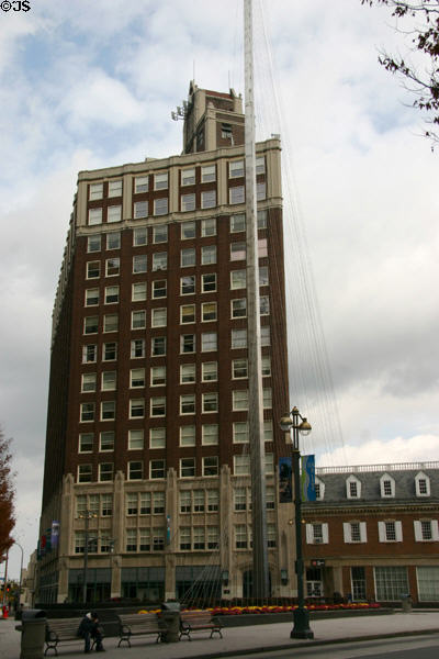 Temple Building (1925) (14 floors) (Liberty Pole Plaza). Rochester, NY. Style: Neo-Gothic skyscraper. Architect: Gordon & Kaelber + Carl R. Traver.