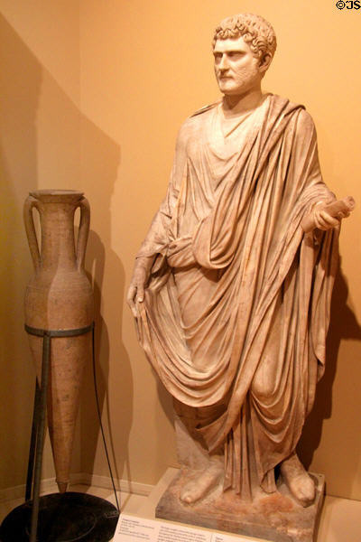 Roman terracotta amphora (27 BCE-96 CE) & Togatus marble statue (27 BCE-96 CE) at Memorial Art Gallery. Rochester, NY.