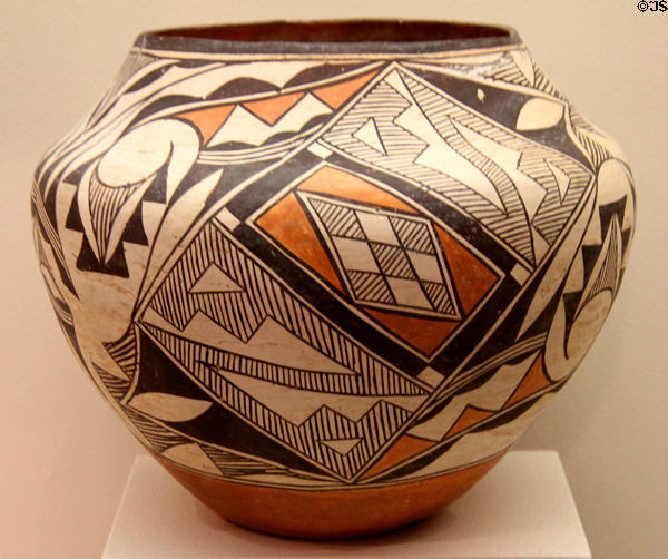Acoma Pueblo polychrome earthenware storage jar (olla) (late 19th or early 20thC) at Memorial Art Gallery. Rochester, NY.