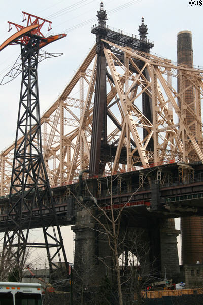 Queensboro Bridge with cable car pylon to Roosevelt Island. New York, NY.