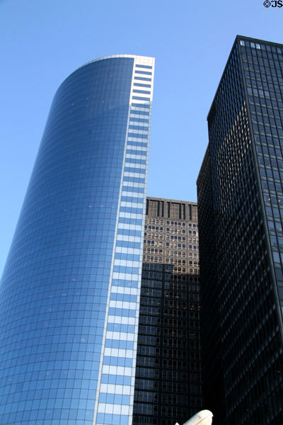 17 State St. surrounded by black towers of One Battery Park Plaza. New York, NY. Architect: Emery Roth & Sons.