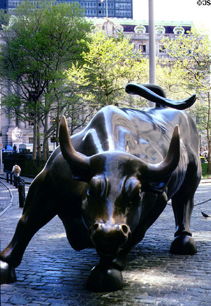 Charging Bull sculpture (1989) by Arthuro Di Modica on Bowling Green. New York, NY.