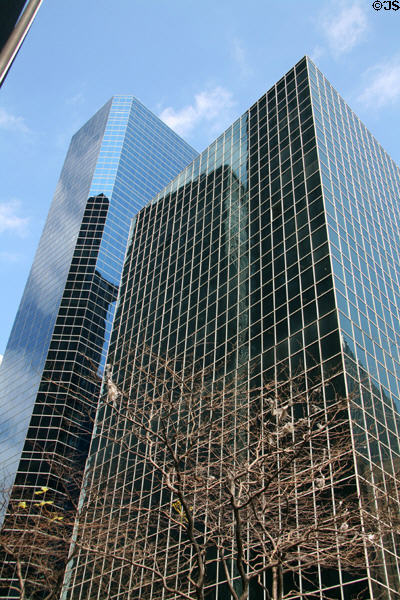 Broad Financial Center (1986) (33 Whitehall St.) (27 floors) by Fox & Fowle Architects + 3 New York Plaza (1986) (39 Whitehall St.) (18 floors) by Stephen Decatur Hatch. New York, NY.