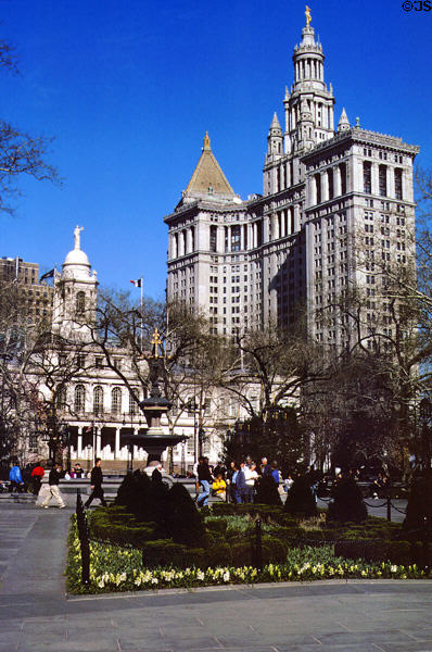 New York City Hall (Nathan Hale) Park with City Hall & Municipal Building. New York, NY.