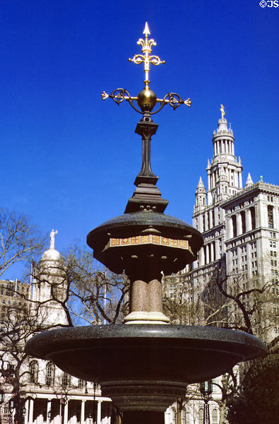 Fountain in New York City Hall Park. New York, NY.