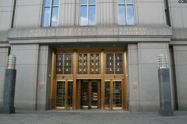 Daniel Patrick Moynihan United States Court House entrance (2000) (500 Pearl St.). New York, NY.