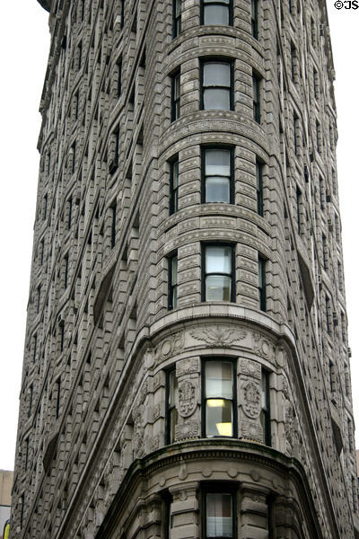 Round leading edge detail of Flatiron Building. New York, NY.