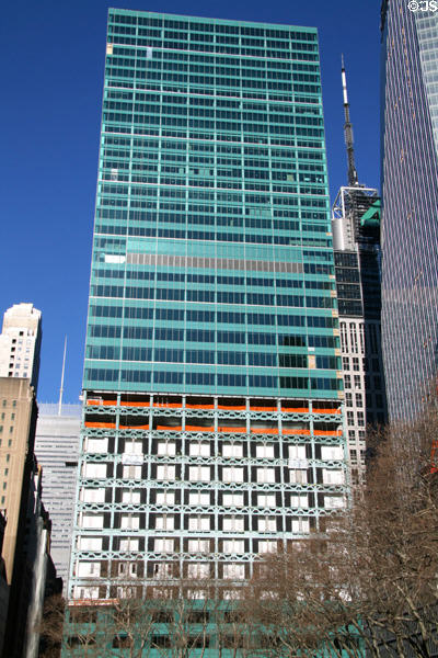 1095 Avenue of the Americas (former Verizon) (1974) (40 floors) (being reclad 2008). New York, NY. Architect: Kahn & Jacobs.