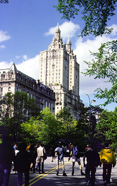 San Remo Apartments (1930) (27 floors) (145 Central Park West). New York, NY. Architect: Emery Roth.