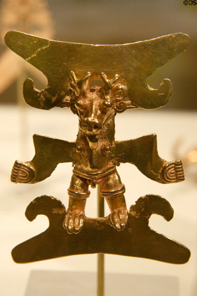 Cast gold deer-head figure pendant of Chiriquí culture, Costa Rica (11th-16thC) at Metropolitan Museum of Art. New York, NY.