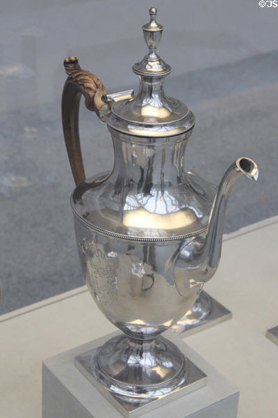 Silver coffeepot (1795) by Joseph Richardson Jr. of Philadelphia at Metropolitan Museum of Art. New York, NY.