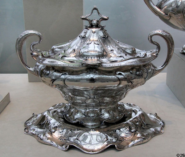 Silver Arts & Crafts & Art Nouveau styles tureen & stand (1900) by Gorham Manuf. Co., Providence, RI at Metropolitan Museum of Art. New York, NY.