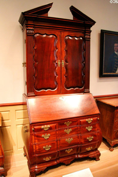 Desk & bookcase (1765-90) from Boston, MA at Metropolitan Museum of Art. New York, NY.