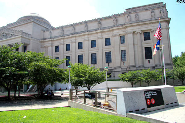 Subway entrance at Brooklyn Museum. Brooklyn, NY.