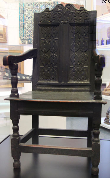 Wainscot oak chair (1650-1700) from Massachusetts at Brooklyn Museum. Brooklyn, NY.