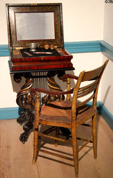 Mahogany veneer dressing table (c1825) from New York in Jan Martense Schenck House at Brooklyn Museum. Brooklyn, NY.