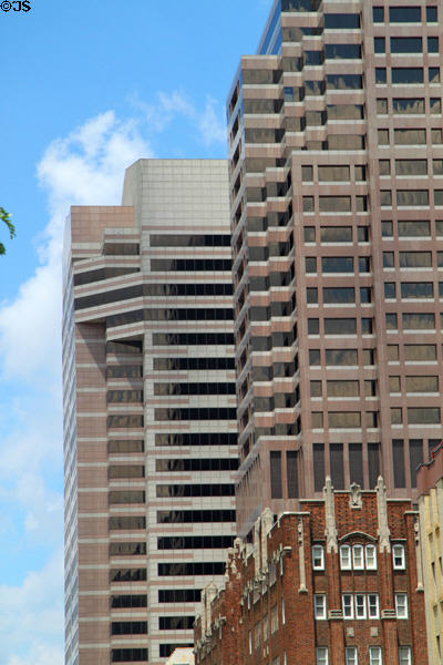 Three Nationwide Plaza (1988) (27 floors) & William Green Building (1990) (33 floors). Columbus, OH. Architect: NBBJ.
