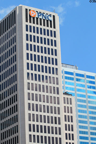 PNC Bank Building (1977) (24 floors) (155 E. Broad St.). Columbus, OH. Architect: Skidmore, Owings & Merrill.