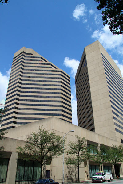 Capitol Square (1984) (65 E. State St.) (26 floors). Columbus, OH. Architect: Abramovitz, Harris & Kingsland.