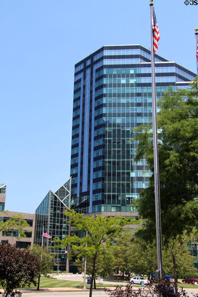 North Point Tower (1990) (20 floors) (1001 Lakeside Ave.). Cleveland, OH. Architect: Payto Architects.