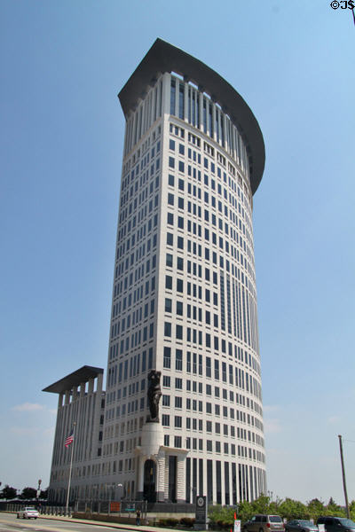 Federal Court House Tower (2002) (24 floors) (801 W. Superior Ave.). Cleveland, OH. Architect: Kallman, McKinnell & Wood.