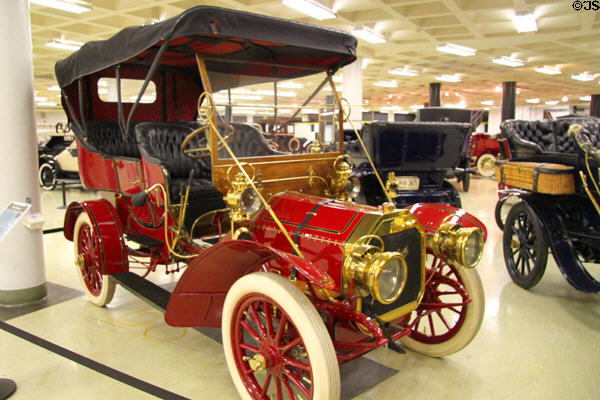 Peerless Model 9 Touring roi de Belges (1905) from Cleveland, OH at Crawford Auto Aviation Museum of Cleveland History Center. Cleveland, OH.